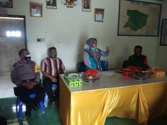 
 Dukung Desa Sehat Bhabinkamtibmas Hadiri Verifikasi Kecamatan Menuju ODF di Desa Binaan