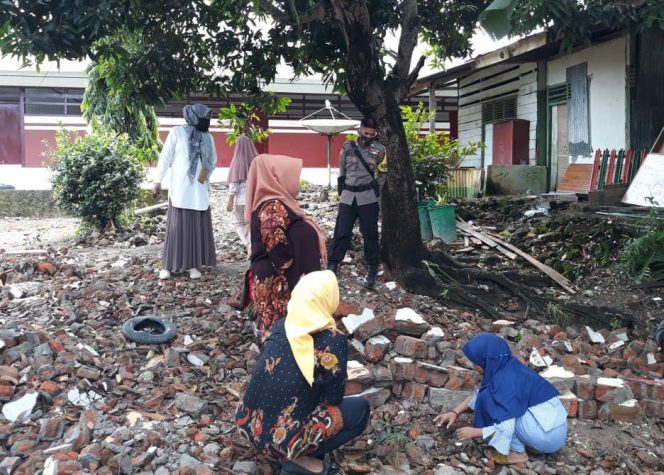 
 Laksanakan Sambang Di Desa Binaan, Ini Pesan Bhabinkamtibmas Brigadir Idrus