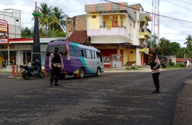 
 Cegah Laka lantas, Personel Polsek Tellu Siattinge Polres Bone Gatur pagi dijalan
