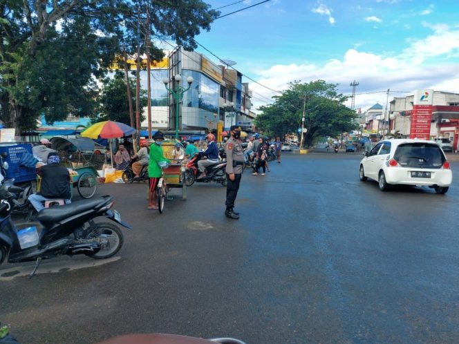 
 Unit Sabhara Gelar Pengaturan & Pengamanan di Pasar Tumpah Jalan Besse Kajuara Bone
