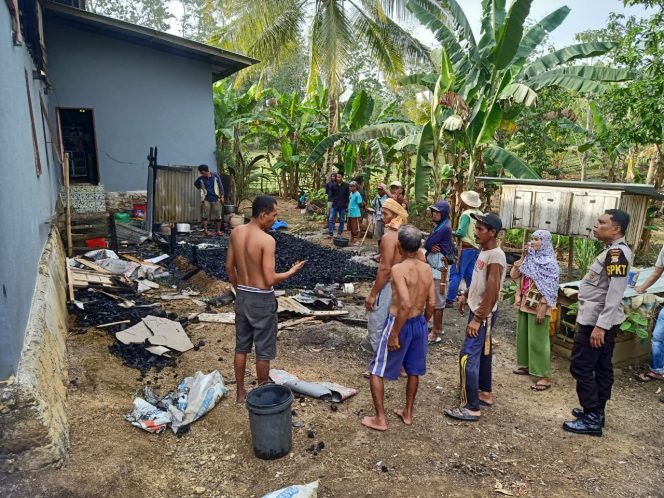 
 Kebakaran Rumah Panggung di Desa Bainang, Tidak Ada Korban Jiwa