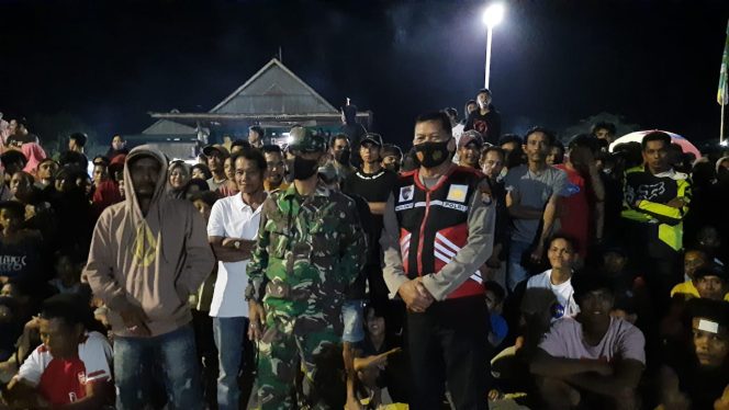 
 Bhabinkamtibmas Bersama Kanit Binmas Laksanakan Pengamanan Pesta Rakyat Di Desa Labissa.