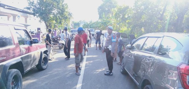 
 Personil Polsek Ajangale Melaksanakan Pengamanan Penutupan Pesta Rakyat Di Desa Labissa.