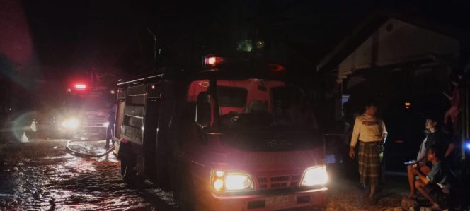
 Personil Polsek Awangpone Mendatangi Lokasi Kebakaran Rumah Didusun Benceng Desa Mappalo Ulaweng