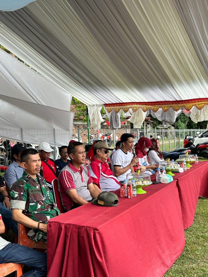 
 Personil Polsek Awangpone Polres Bone Menghadiri Kegiatan Perlombaan Antar Dusun Sedesa Lappoase