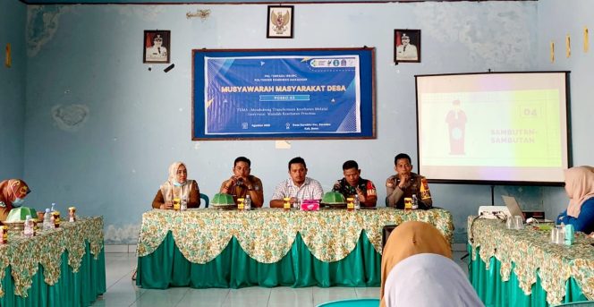 
 Bhabinkamtibmas Hadiri Giat Musyawarah Masyarakat Desa MMD 1 Mahasiswa STIKES Kemenkes Makassar PKL/KKN Terpadu T.A 2023