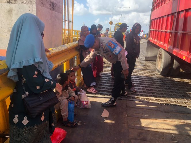 
 Berikan Pelayanan Dan Pengamanan Saat Pemuatan Kapal Ferry, Beri Rasa Aman Dan Nyaman Kepada Masyarakat