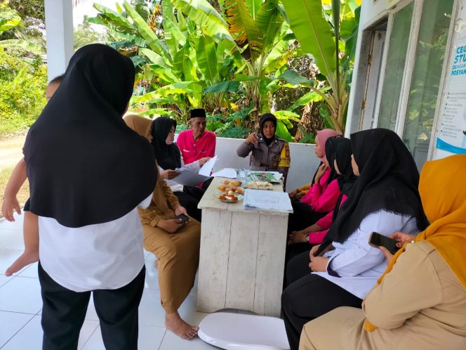 
 Ibu Bhabin berkunjung dan berdialog di Posyandu Desa Lea