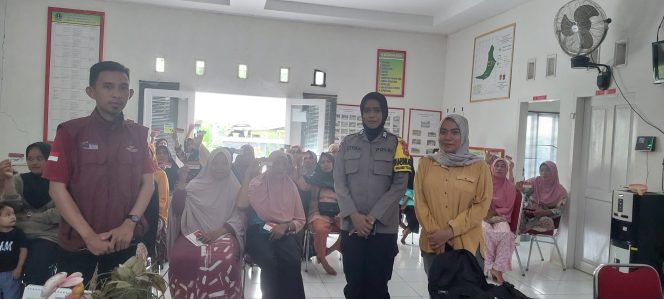 
 Brigpol Citra dampingi penyaluran PKH, proses berjalan lancar dan tertib