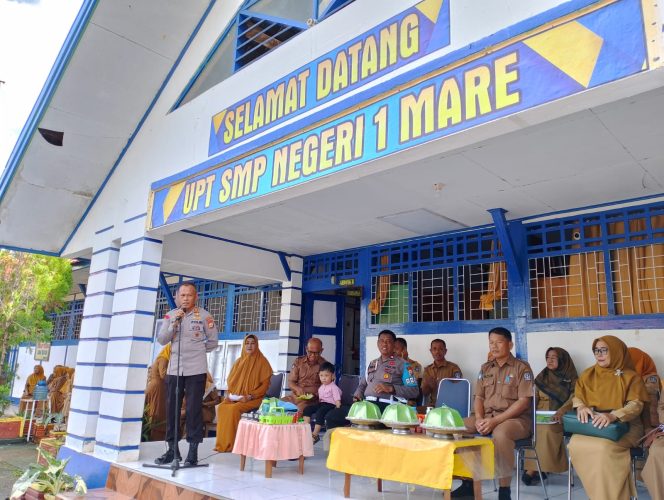 
 Hadiri Pengumuman Kelulusan Siswa -siswi SMPN 1 Mare, Kapolsek Mare Titipkan Pesan