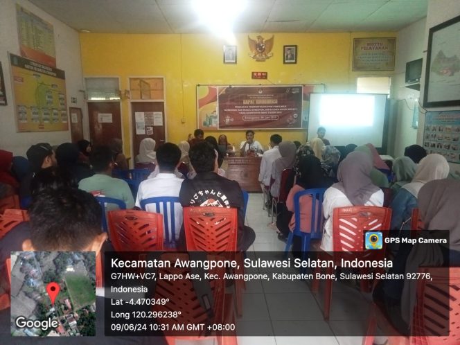 
 Kanit Intelkam Polsek Awangpone memantau Rakor Pembentukan PPDP Pilkada Serentak Kabupaten Bone 2024