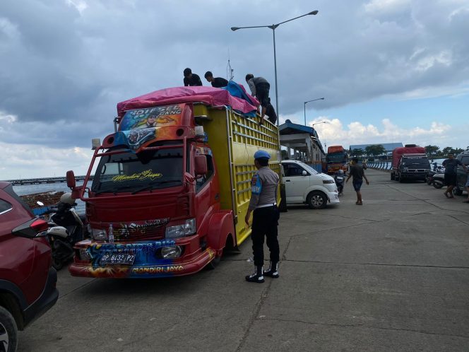 
 Ramai Penumpang, Personil Lakukan Pengamanan