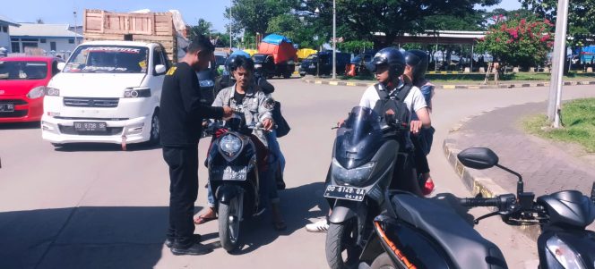 
 Ramai Penumpang, Personil Lakukan Pengamanan