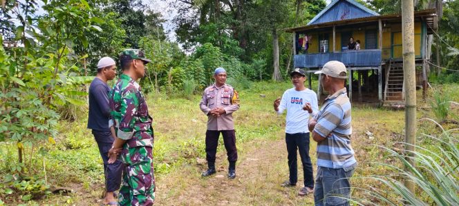 
 Bhabinkamtibmas, Kades Walimpong, dan Babinsa, Mediasi Perselisihan Batas Tanah, di Dusun Ellue,