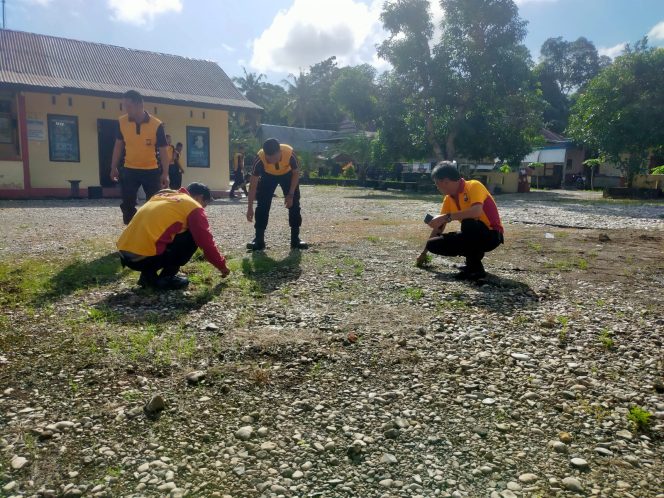 
 Sambut HUT Bhayangkara Ke-78, Polsek Awangpone Polres Bone Gelar Kerja Bakti di Mapolsek Awangpone 