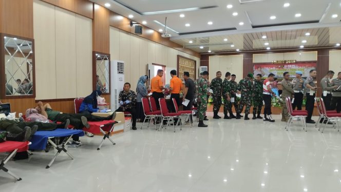 
 Wakapolsek Sibulue Pimpin Anggota Donor Darah di Polres Bone