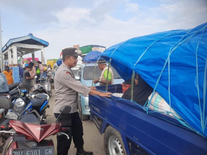 
 Pastikan Situasi operasi Kondusif Sebelum Keberangkatan Kapal, Personil Lakukan Pengamanan