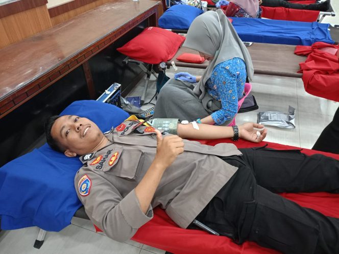 
 Personil Polsek Awangpone Ikuti Bakti Kesehatan dan Donor Darah di Mapolres Bone