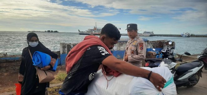 
 Tertib Administrasi Penyeberangan, Lakukan Pemeriksaan Pada Kendaraan Yang Akan Dimuat Di Kapal Ferry