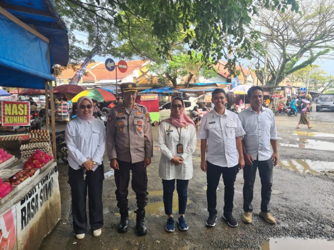 
 Kapolsek Tanete Riattang Ikut Serta dalam Pemantauan Harga Kebutuhan Pangan Pokok Terpadu Tahun 2024