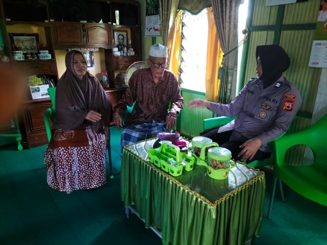 
 Ibu Bhabin memaksimalkan sambang dan mengajak warga jauhi pelanggaran hukum