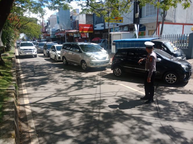
 Unit Lantas Polsek Tanete Riattang PlAmankan SPBU di Watampone