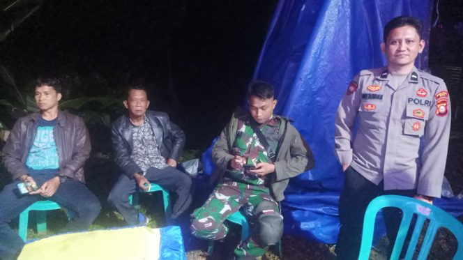 
 Anggota Polsek dan Koramil Palakka Laksanakan PAM di Desa Mico