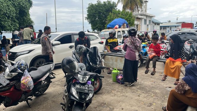 
 Beri Edukasi Keselamatan Kepada Pengguna Jasa, Ini Yang Disampaikan Personil Pelabuhan   
