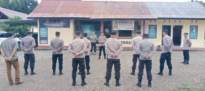 
 Polsek Awangpone Polres Bone Melaksanakan Apel Evaluasi Kunjungan Presiden Jokowi di Kecamatan Awangpone 