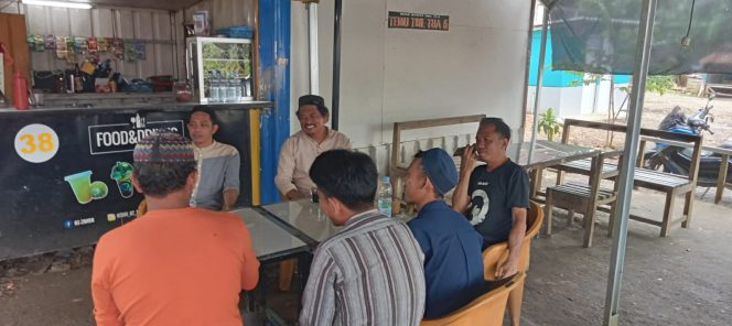 
 Kanit Intel Polsek Bengo, Laksanakan Jumat Curhat Bersama Tokoh Yang Berpengaruh, Bahas Keamanan Pilkada Serentak, di Kab. Bone,