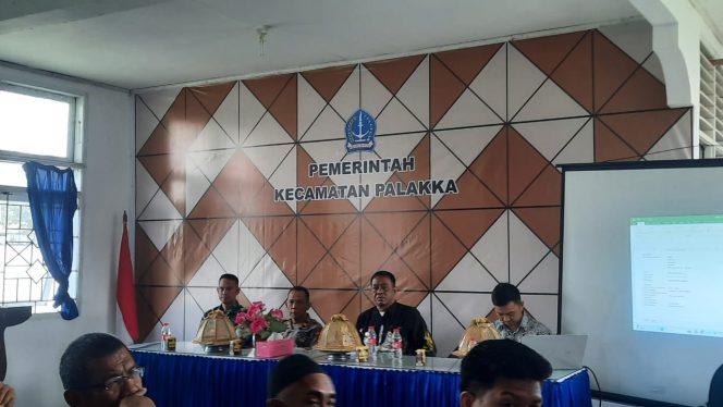 
 Kapolsek Palakka Polres Bone Iptu Mustapa Bersama Tripika Kecamatan Palakka Gelar Rapat Koordinasi HUT RI ke-79