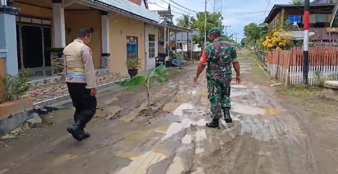 
 Terima Aduan Warga, Bhabinkamtibmas Polsek Cenrana Bersinergi Dengan Babinsa Turun Ke Desa Binaannya