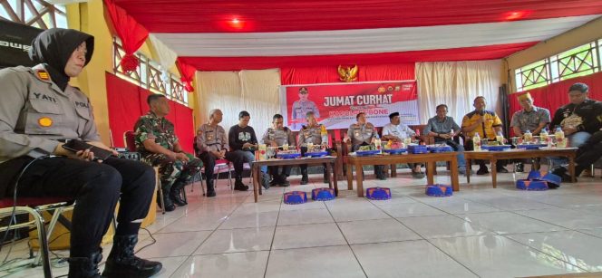
 Kapolsek Bengo, Bersama Bhabinkamtibmas, Hadiri Jumat Curhat, dengan Kapolres Bone, di Kantor Camat Tellu Limpoe,