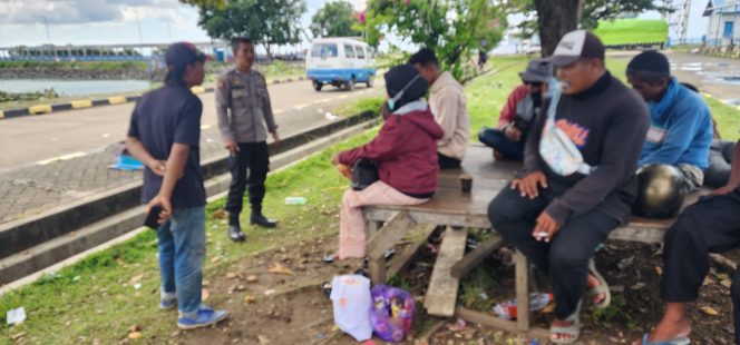 
 Bersama Masyarakat, Polsek Pelabuhan Lakukan Jumat Curhat Dengarkan Keluhan Masyarakat