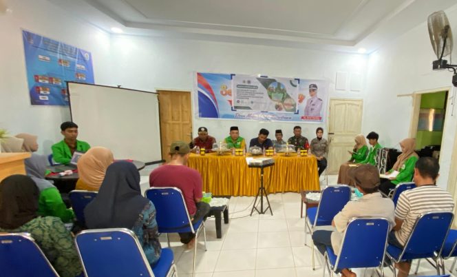 
 Polsek Awangpone Polres Bone Hadiri Seminar Proja KKN IAIN Bone di Desa Awolagading