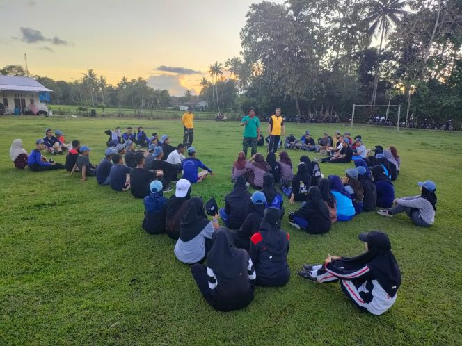 
 Kanit Binmas Polsek Palakka Bersama Koramil Palakka Latih Pasukan Pengibar Bendera Merah Putih