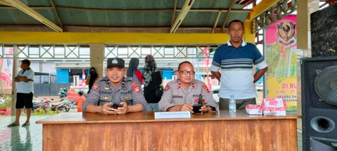 
 WAKA POLSEK TITIP PESAN KAMTIBMAS UNTUK JAGA KEAMANAN, KEPADA PEGAWAI KANTOR CAMAT, POLRES BONE