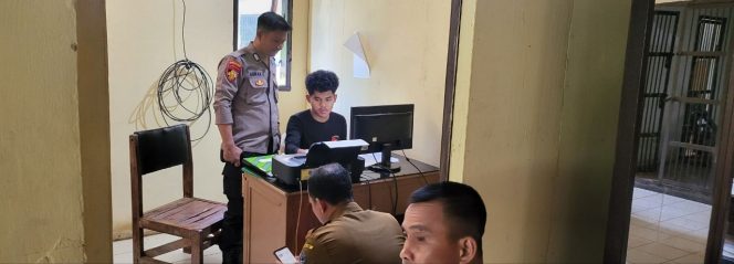 
 Ka Jaga Polsek Tonra , Buatkan Laporan Kehilangan Masyarakat Dengan Cepat, Polres Bone