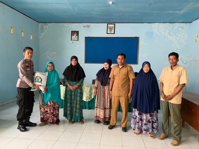 
 Penyaluran Beras Cadangan Pangan di Desa Barebbo, Kec. Barebbo, Kab. Bone