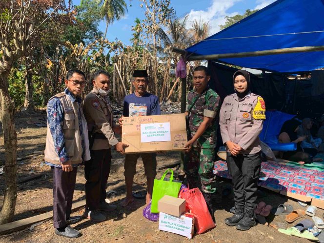 
 Personil Polsek Tellu Siattinge dampingi Baznas salurkan bantuan