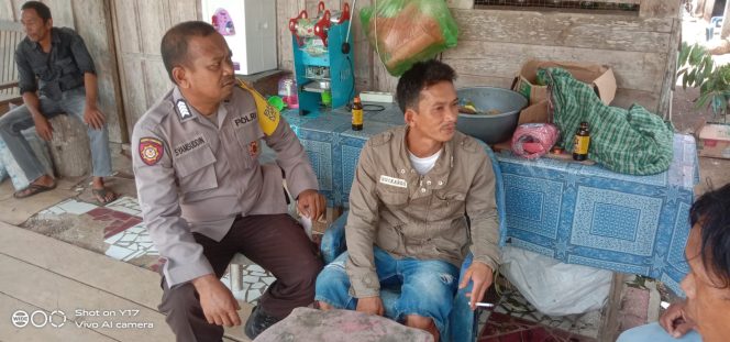 
 Melalui DDS, Bhabinkamtibmas Polsek Ponre Sambangi Warga desa Binaan