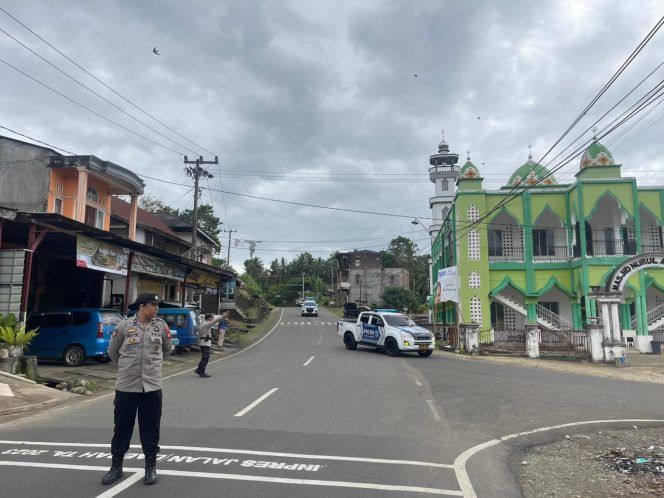 
 Personil Polsek Bengo, Amankan Jalur Lalu Lintas, untuk Kunjungan Kapolda Sulsel,