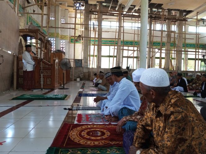 
 Safari Jumat Dai Mitrakamtibmas Polsek Awangpone Polres Bone Sosialisasikan Pilkada Damai