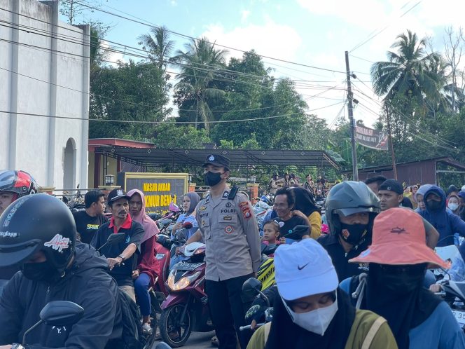 
 Personil Polsek Bengo, Laksanakan Pengamanan dan Pengaturan Lalu Lintas, pada Lomba Gerak Jalan Indah, HUT RI ke-79,