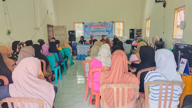
 Bhabinkamtibmas Polsek Bengo, Hadiri Penyuluhan dan Sosialisasi Keluarga Berencana, di Desa Tungke,