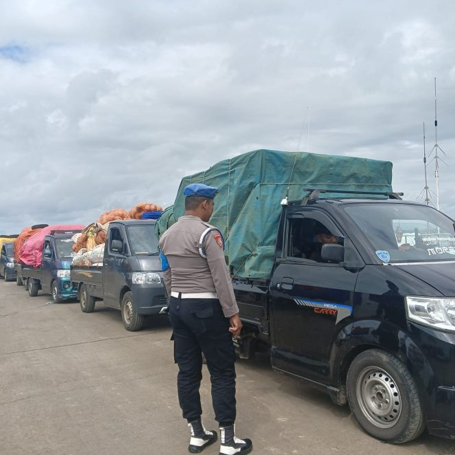 
 Keberangkatan Kapal, Personil Lakukan Pelayanan Dan Pengamanan