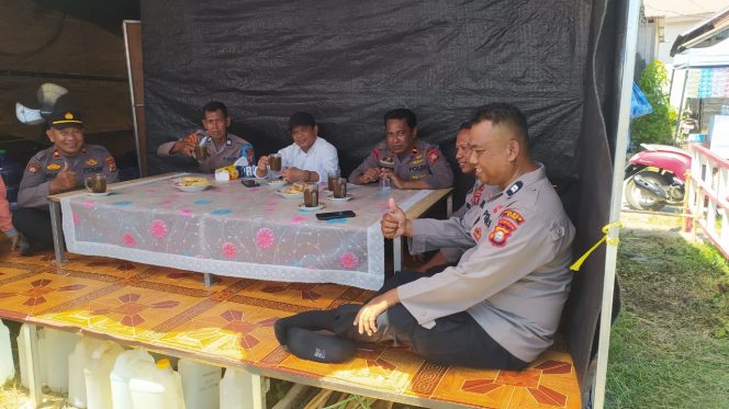 
 Kapolsek Sibulue Bersama Anggota Patroli di Perkemahan Pramuka