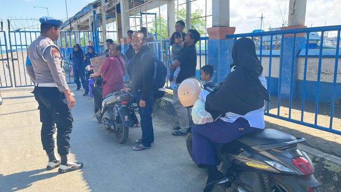 
 Keberangkatan Kapal, Personil Lakukan Pelayanan Dan Pengamanan