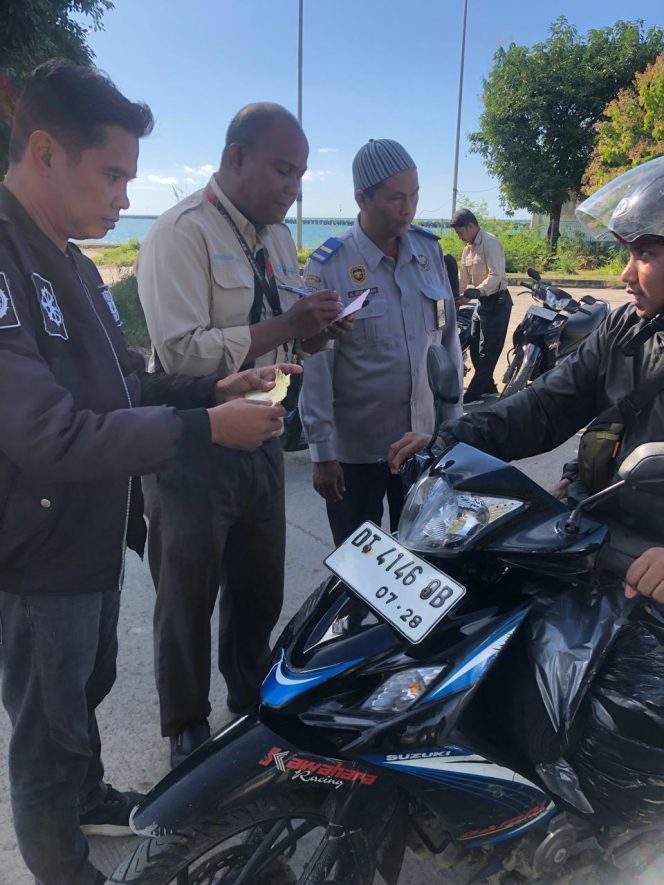 
 Ramai Penumpang, Personil Lakukan Pengamanan