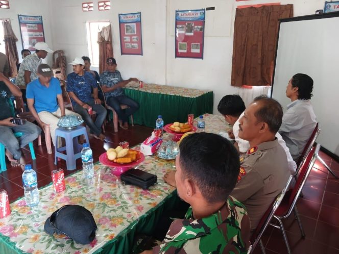 
 Kapolsek Cenrana Hadiri Kegiatan Penyaluran Insentif Perangkat Desa Pallime